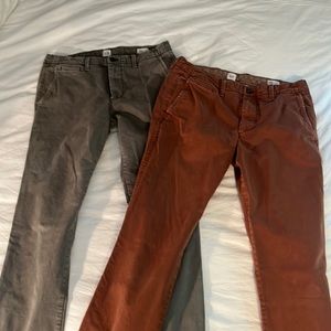 2 pair of gap skinny pants in 32x36. 1 grey and 1 maroon